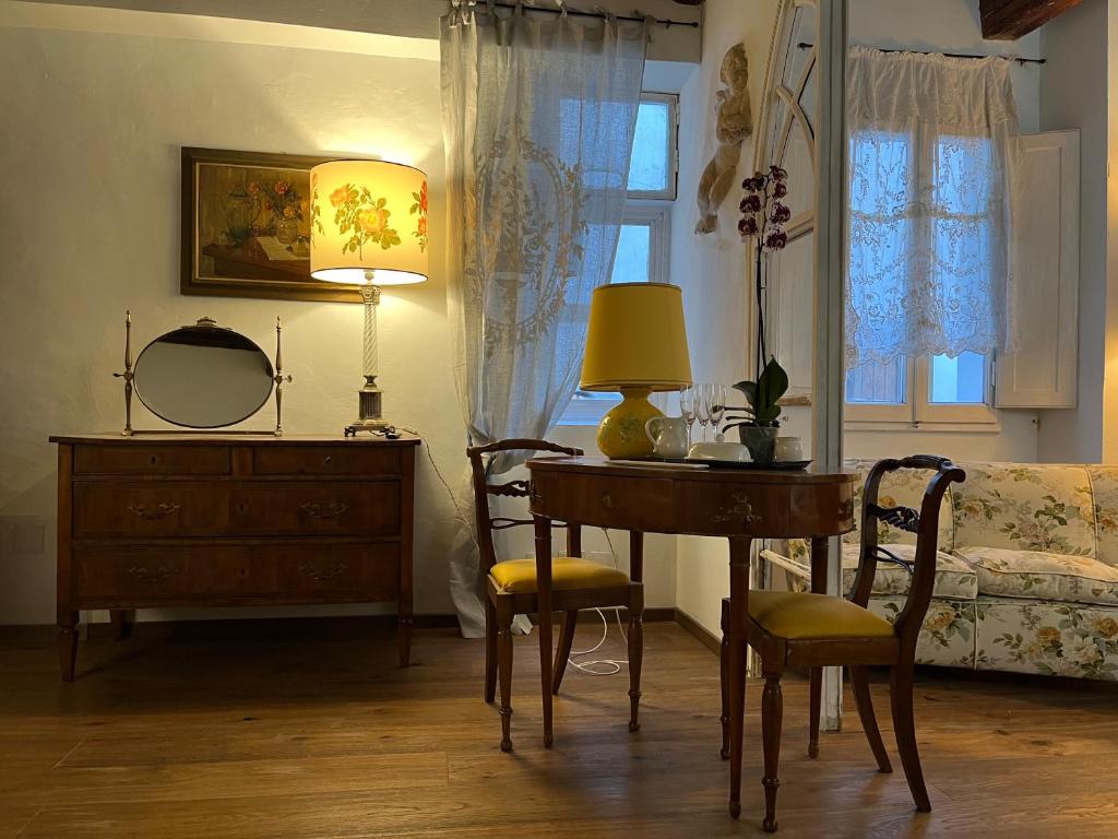 A seating area at B&B Alla Corte dei Medici