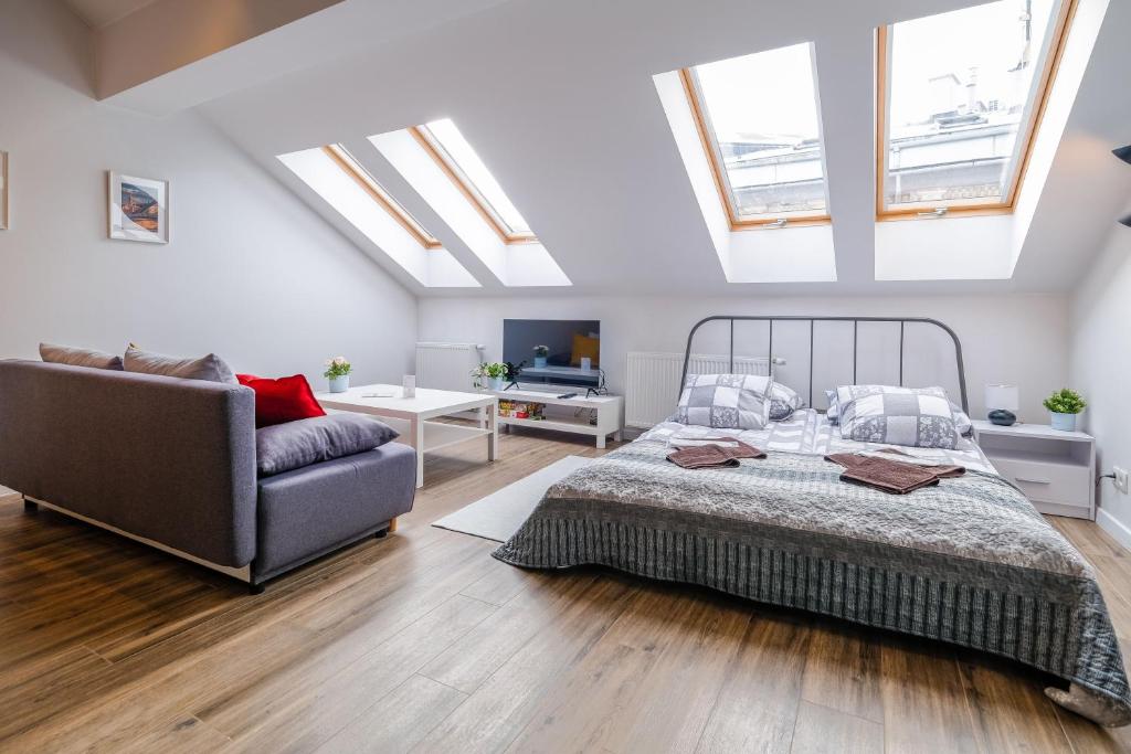 
Deluxe Studio - No. 37r
