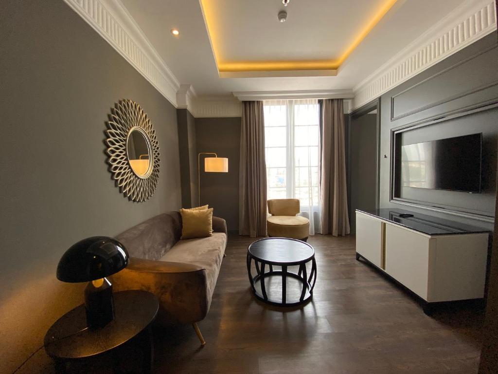 TV a/nebo společenská místnost v ubytování Maia Hotel Jakarta