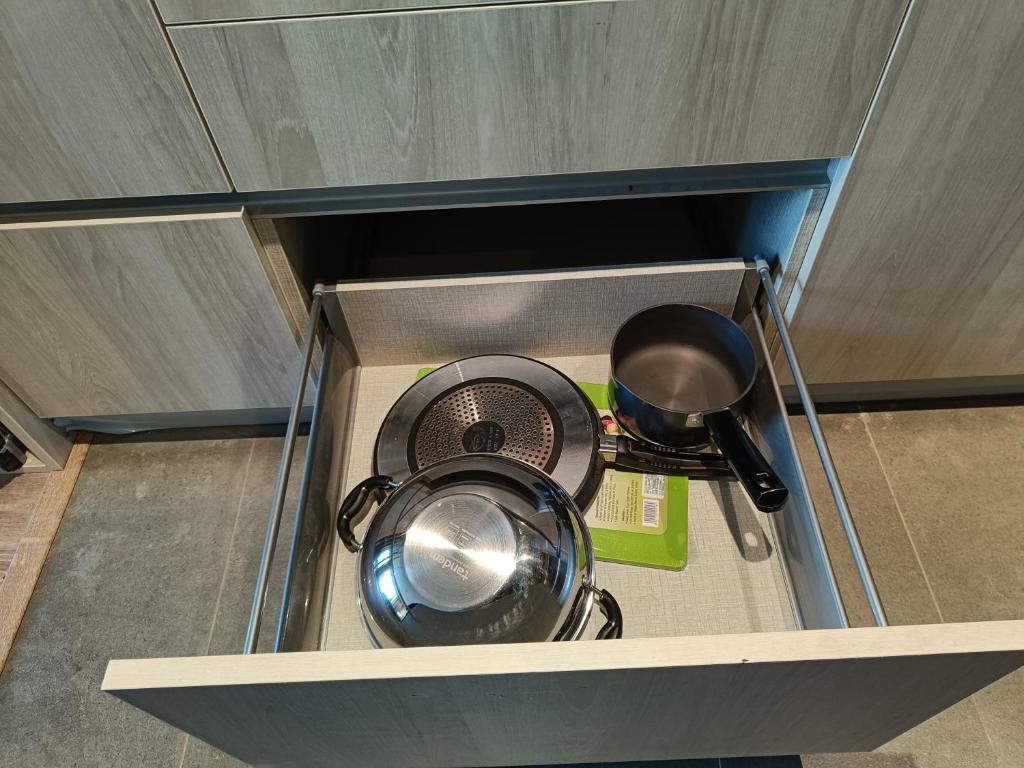 Kuchyň nebo kuchyňský kout v ubytování Luxury l Studio @ Sector-66 Central Gurgaon