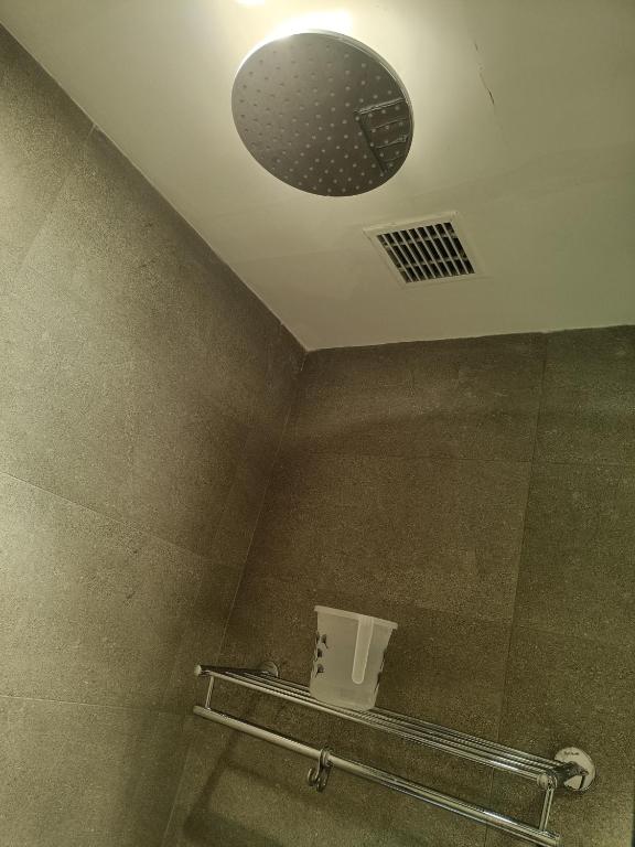 Koupelna v ubytování Luxury l Studio @ Sector-66 Central Gurgaon
