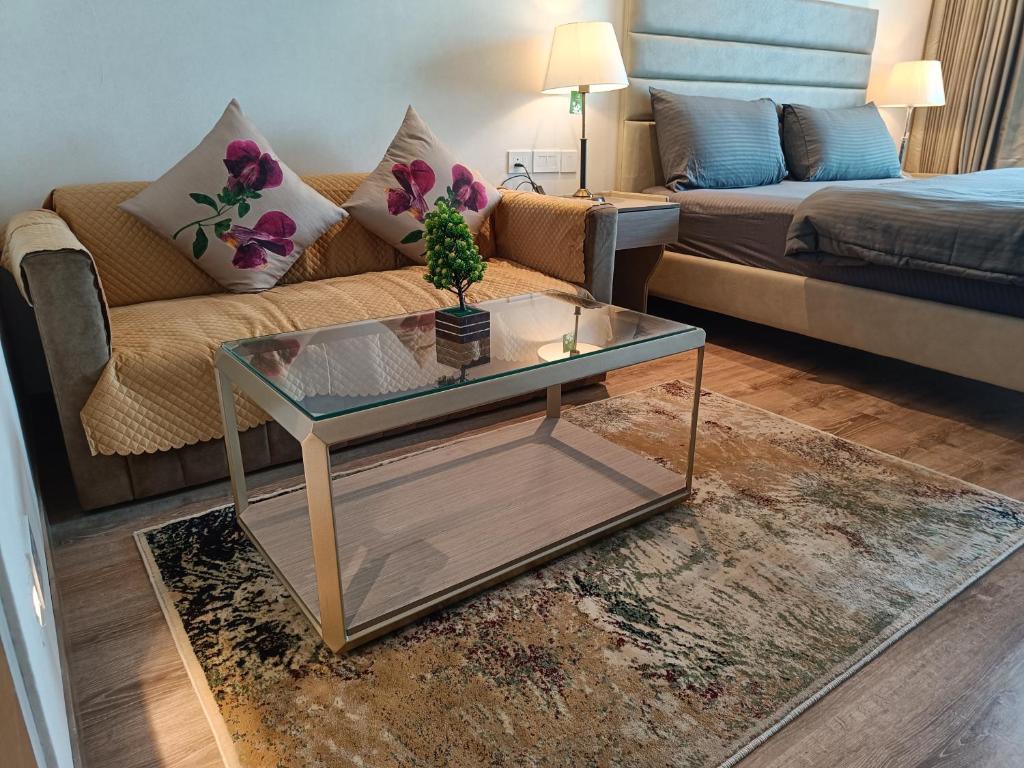 Posezení v ubytování Luxury l Studio @ Sector-66 Central Gurgaon