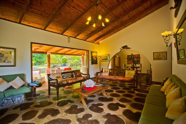 Posezení v ubytování Coté Sud - Unique Villa & Bungalows Intendance Road