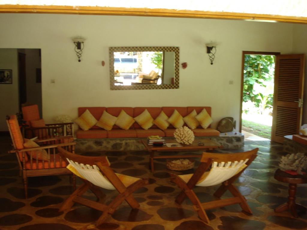 Posezení v ubytování Coté Sud - Unique Villa & Bungalows Intendance Road