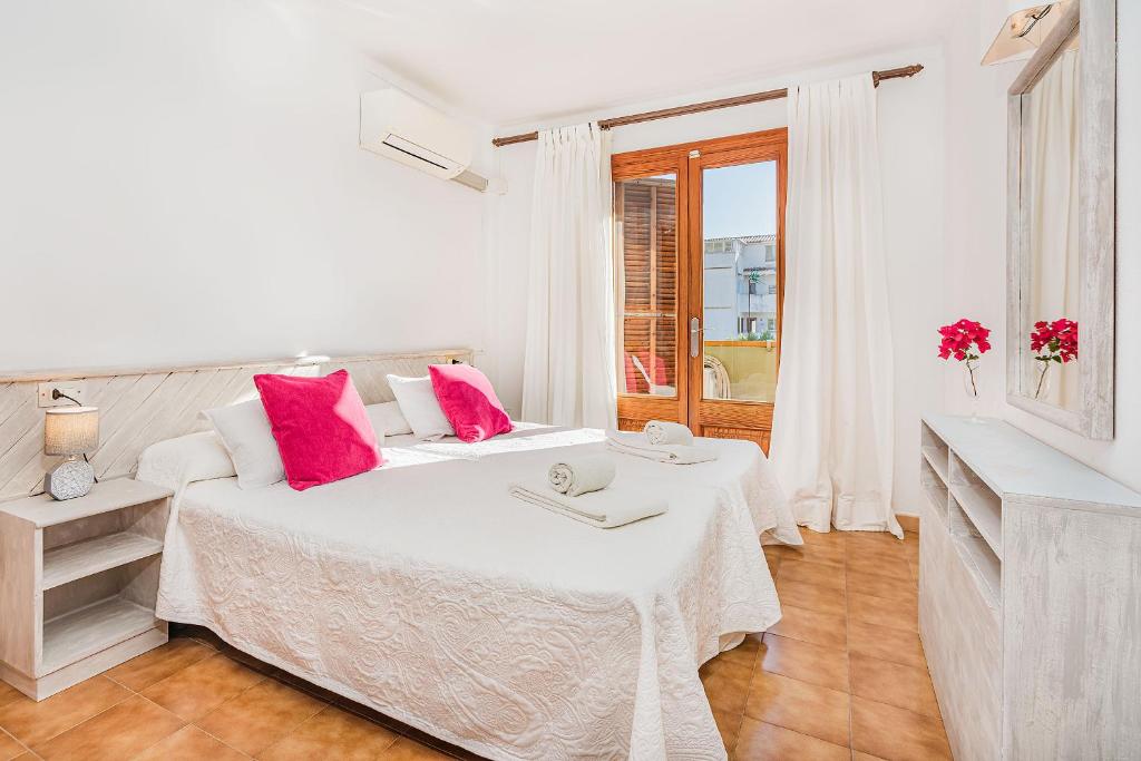 Postel nebo postele na pokoji v ubytování Apartamentos Bressol