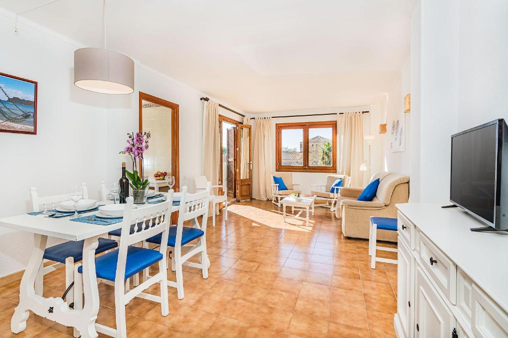 TV a/nebo společenská místnost v ubytování Apartamentos Bressol