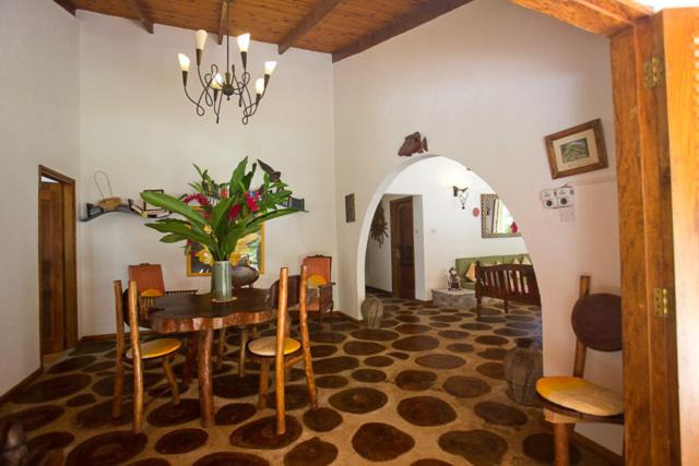 Posezení v ubytování Coté Sud - Unique Villa & Bungalows Intendance Road