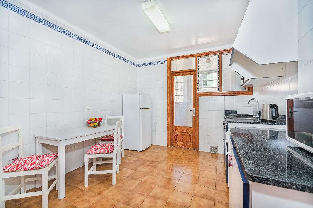Kuchyň nebo kuchyňský kout v ubytování Apartamentos Bressol