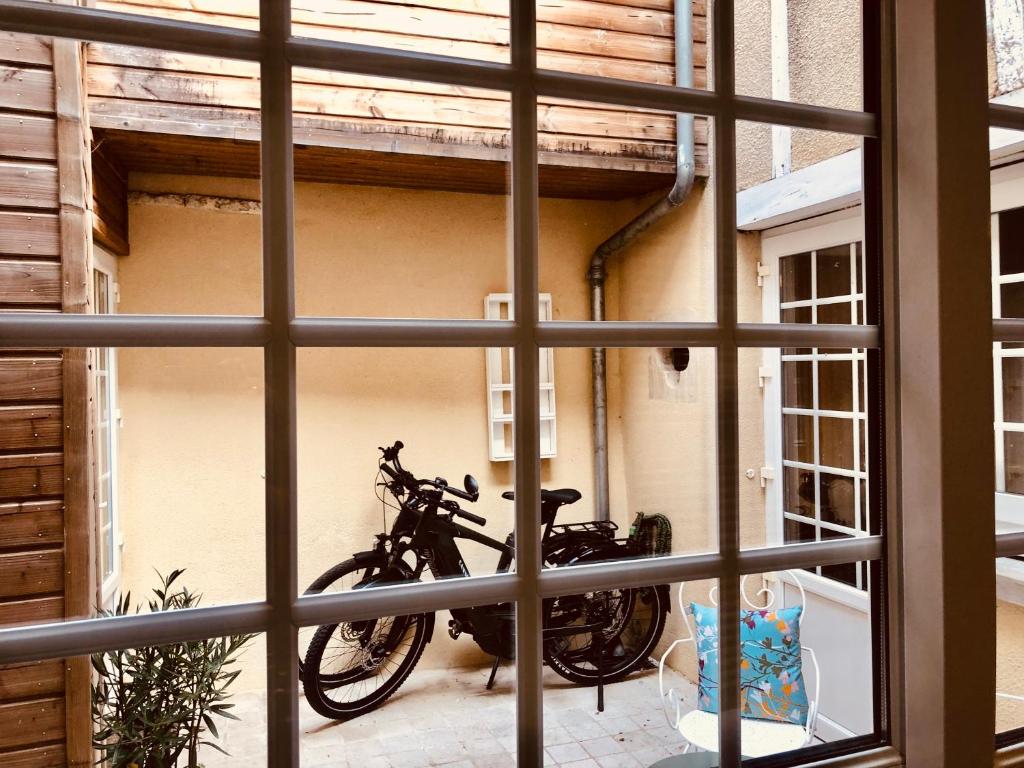 Jízda na kole v ubytování L’AMANTINE Chambres d’hôtes et gîte nebo okolí
