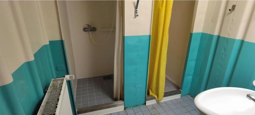 
Shipotel Western - Double Cabin with Shared Bathroom
