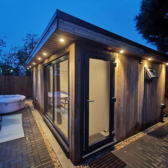 Luxury Cabin with Hot-Tub &amp; Cold Plunge! photo photo 6
