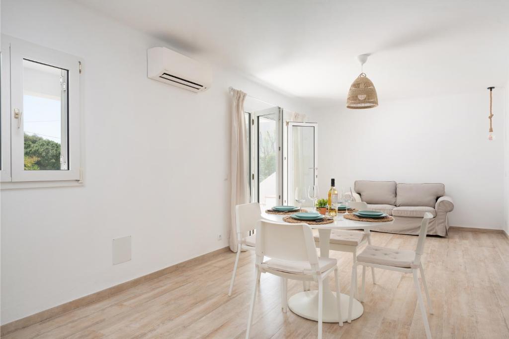 A seating area at Apartment ONA ONE SUN with Pool, AC, BBQ, Wifi in Cala D'or