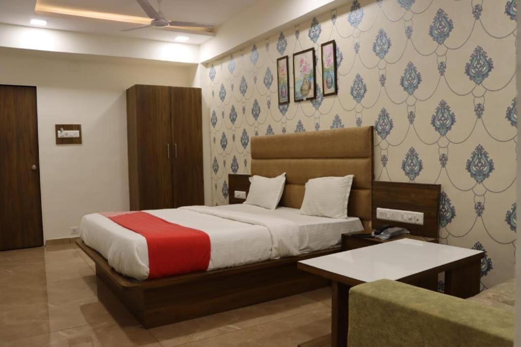 a bedroom with a bed and a couch at Hotel Legend in Modāsa