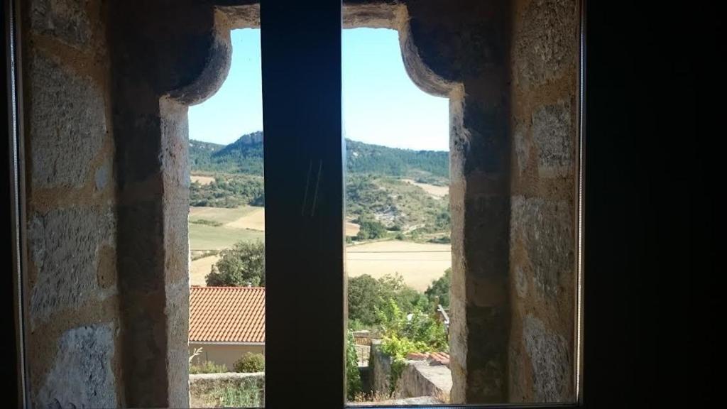 Nespecifikovaný výhled na hory nebo výhled na hory při pohledu z hostelu