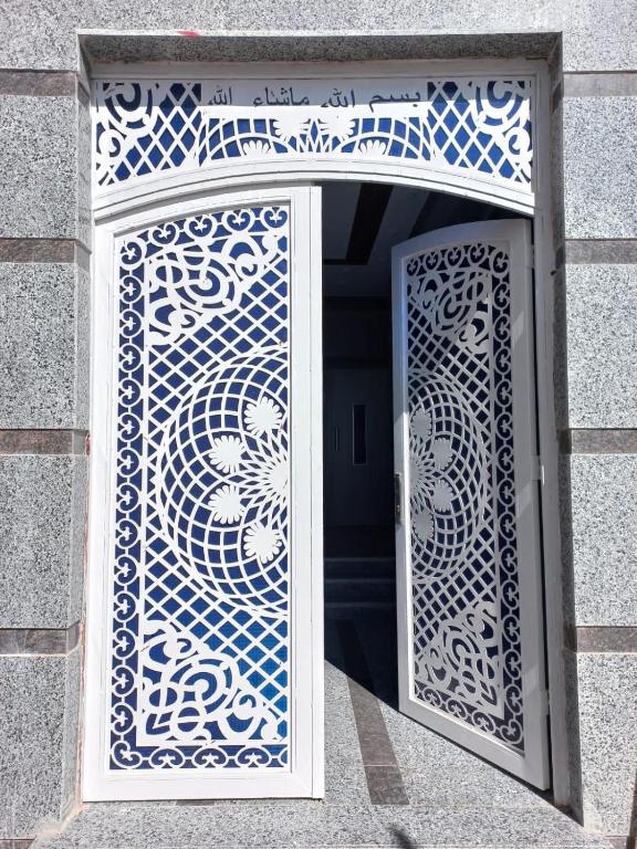 an open door with a blue and white patterned doorway at Villa Kaslan Apartments in Luxor