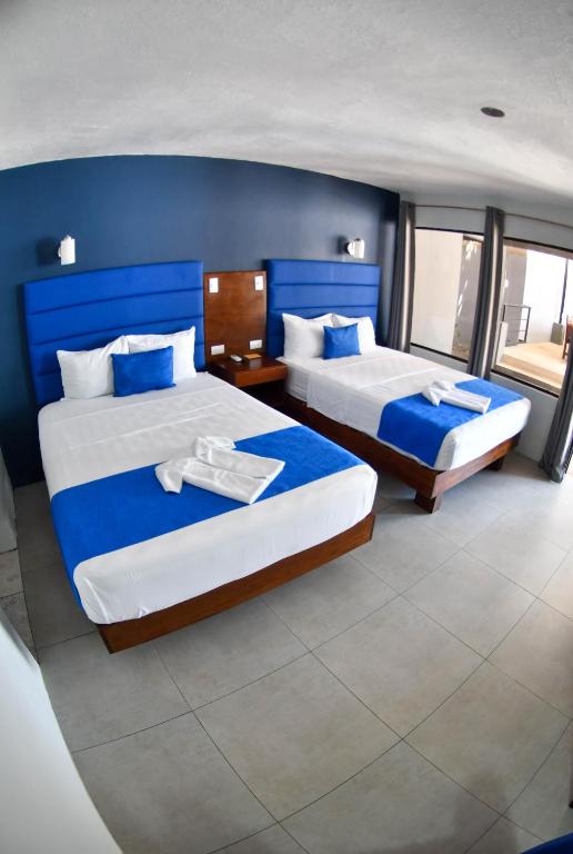 Кровать или кровати в номере Republik Hotel, Bistro and Nightclub on Site