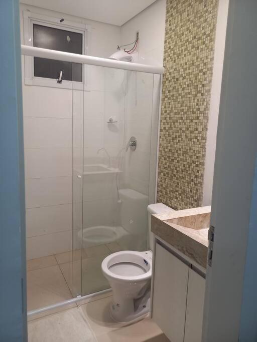 Bilik mandi di Apt aconchegante com 2 quartos! j