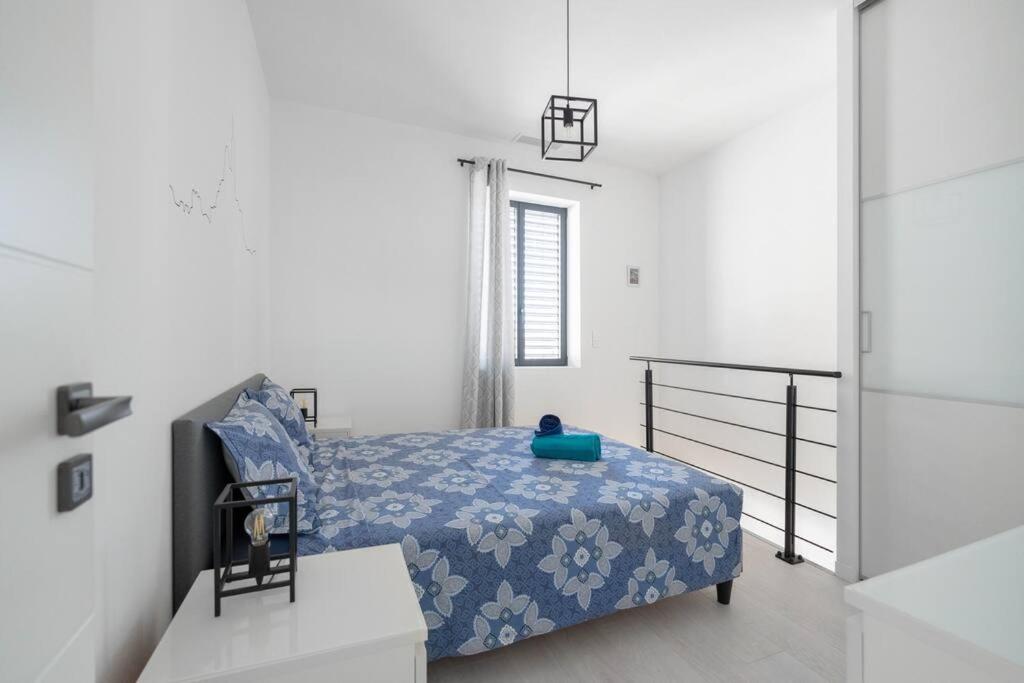 a bedroom with a bed with a blue comforter at Maison avec jardin &quot;les Néréïdes&quot; port et plage de la Pointe Rouge Marseille in Marseille
