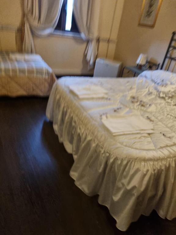 A bed or beds in a room at Palazzo Moraschi Subiaco