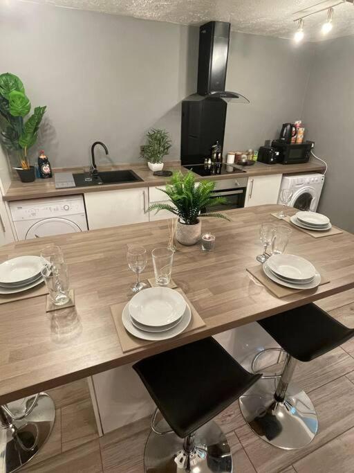 2 bed apartment Manchester City centre (+parking), Manchester (updated