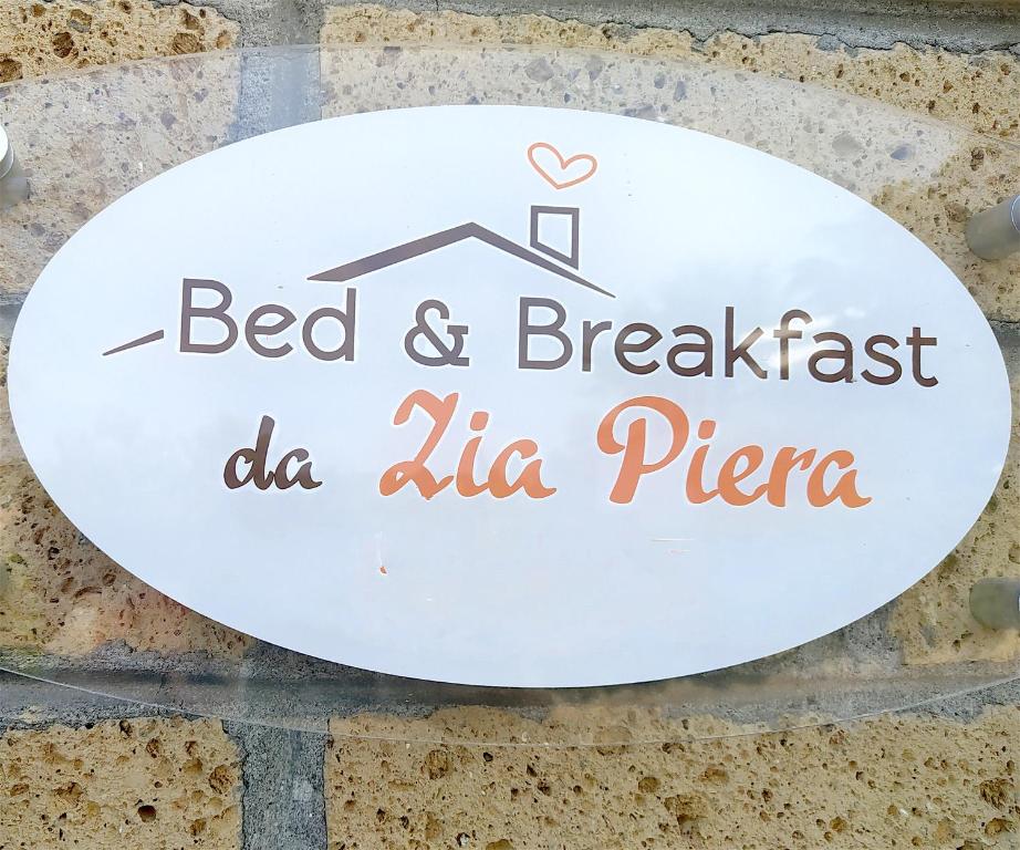 un cartello per un bed and breakfast da alia pizza di Da Zia Piera a Castelnuovo di Porto