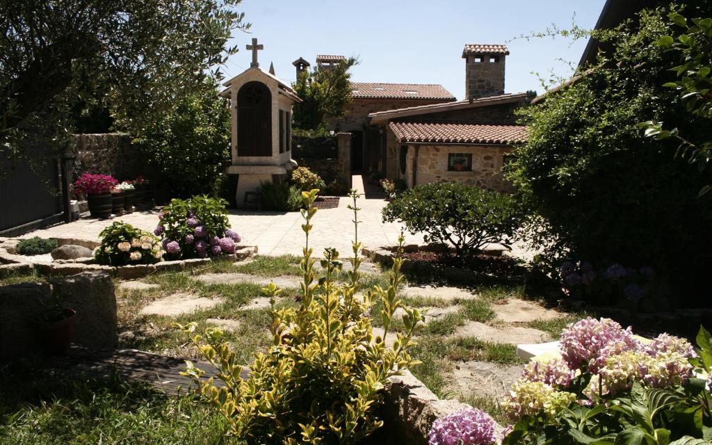 ボイロにあるA Casa de Filomenaの教会前の花園