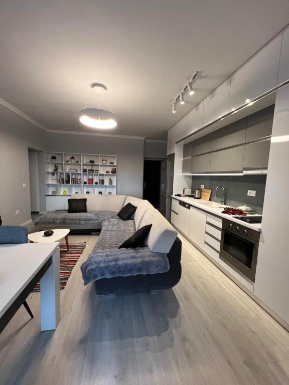 Kuchyň nebo kuchyňský kout v ubytování Tirana Gallery Apartment - City Center View