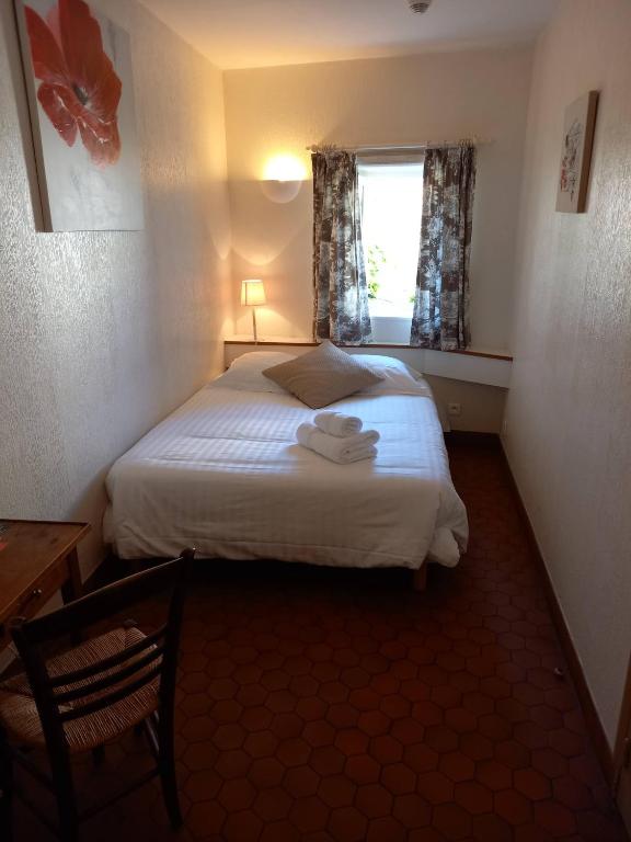 Postel nebo postele na pokoji v ubytování Hotel de la Halle