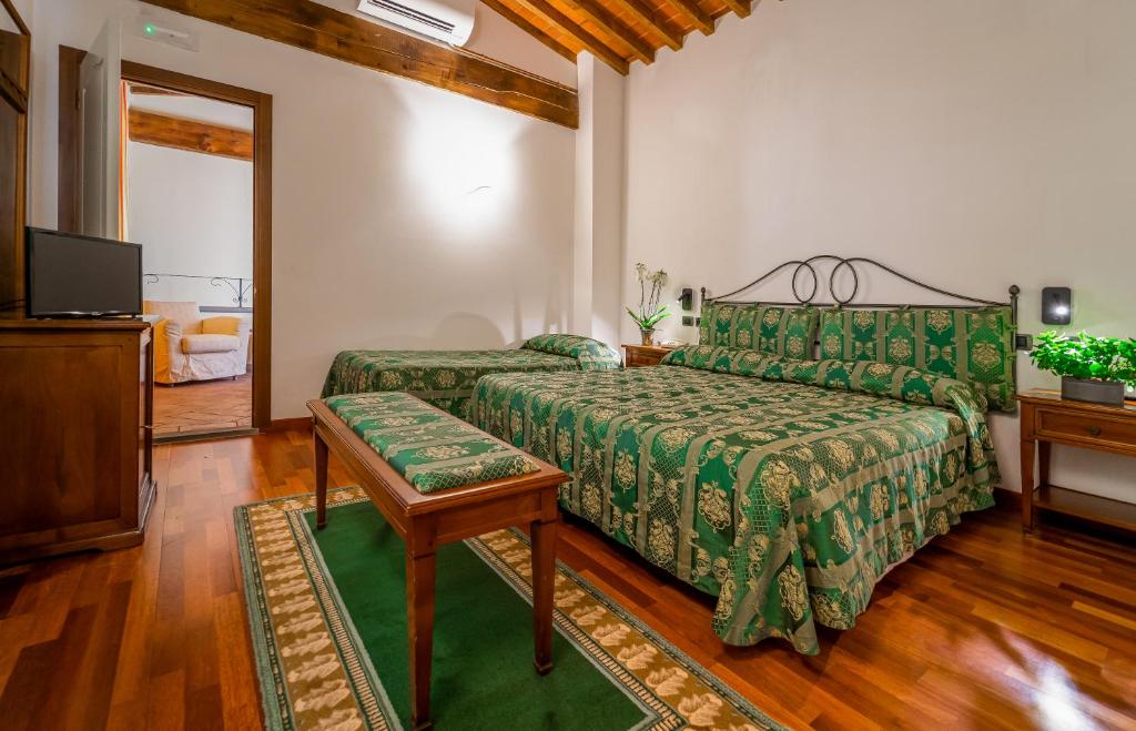 Postel nebo postele na pokoji v ubytování Albergo Falterona