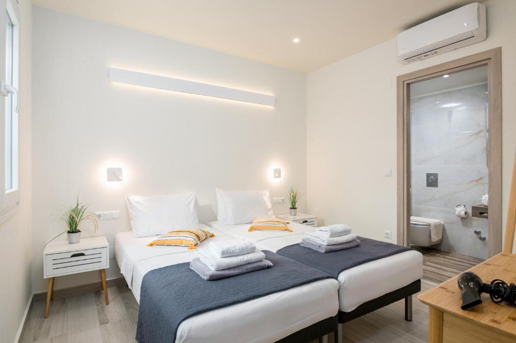 Postel nebo postele na pokoji v ubytování Windrose Apartments - Shared Pool