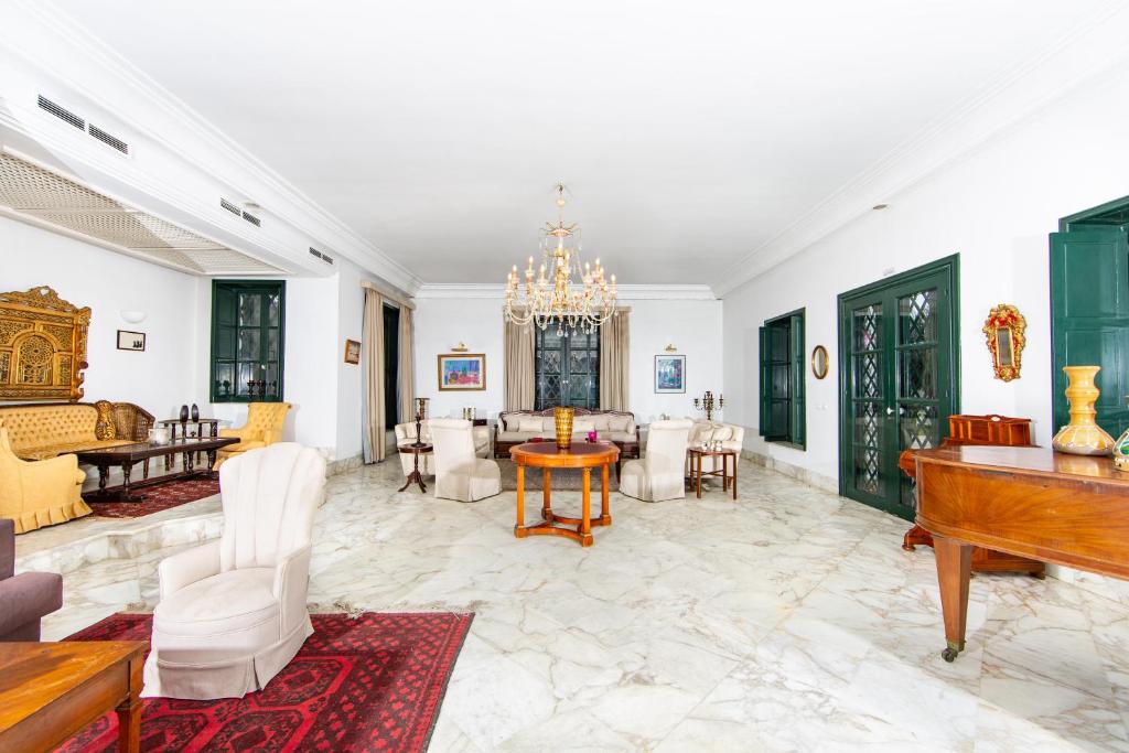 Posezení v ubytování Arabesque House