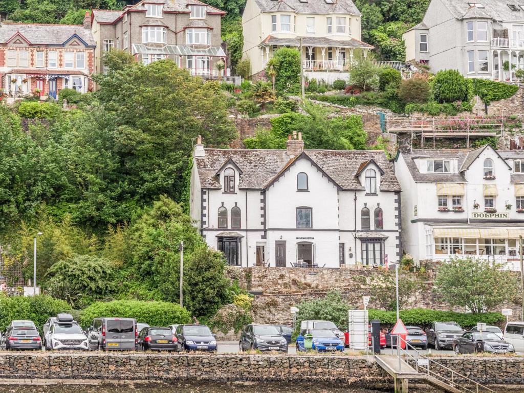 a group of houses on a hill with cars parked at 3 Mount Pleasant-uk36650 in Looe