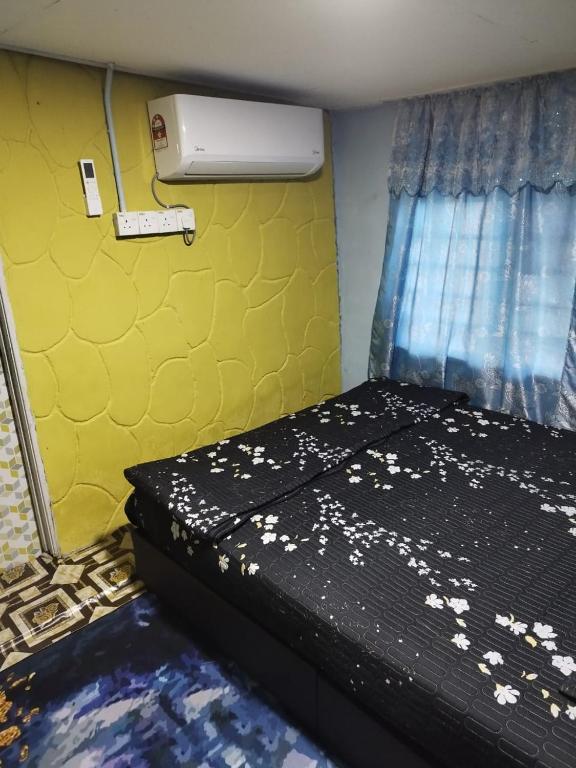 Postel nebo postele na pokoji v ubytování Kubang Sepat HomeStay