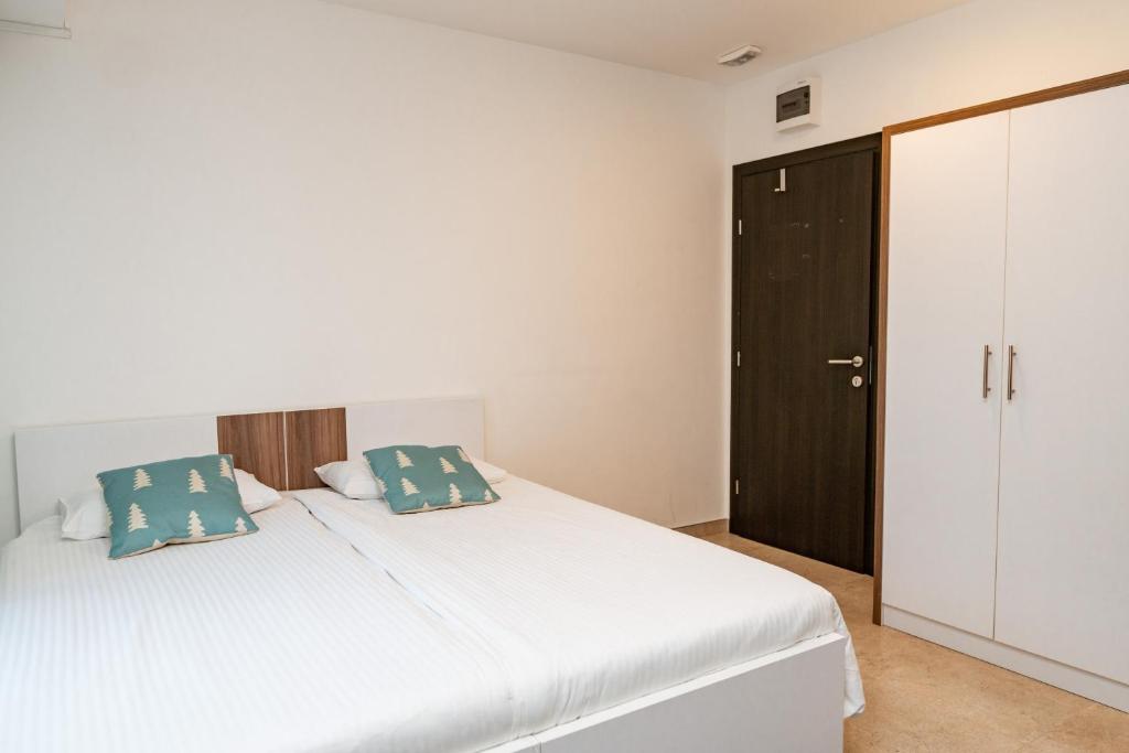 Postel nebo postele na pokoji v ubytování Apartments and rooms Max-Well