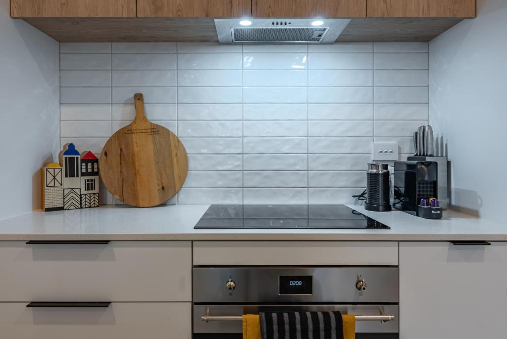 Urban Nest - Entire Townhouse and Free Parking - Resim 13