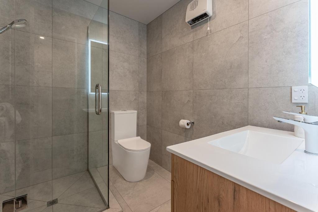 Urban Nest - Entire Townhouse and Free Parking - Resim 25