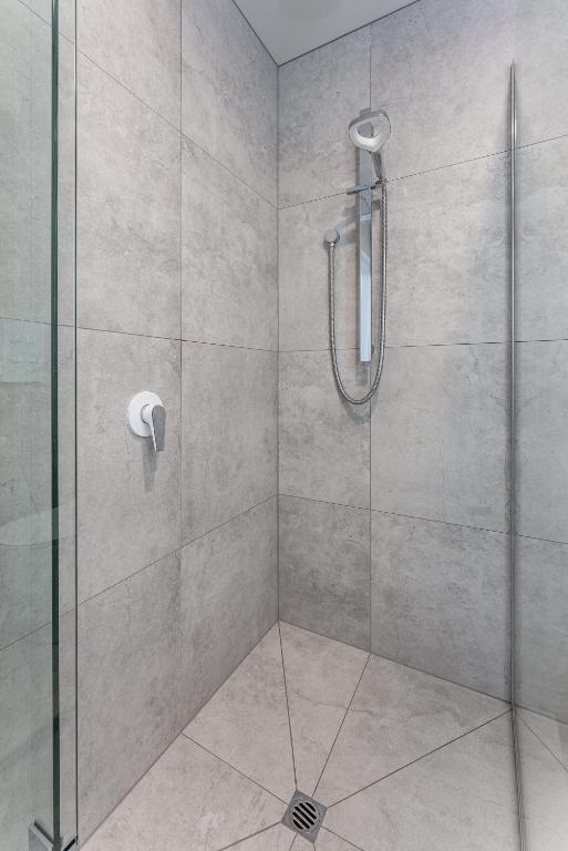 Urban Nest - Entire Townhouse and Free Parking - Resim 24