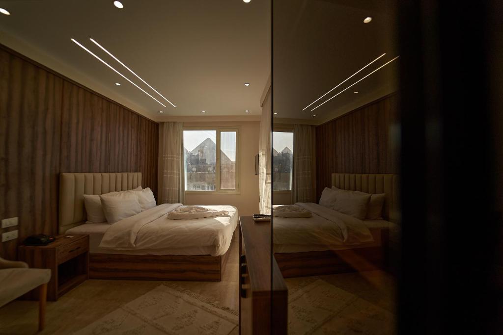 Кровать или кровати в номере The Palace Pyramids Hotel