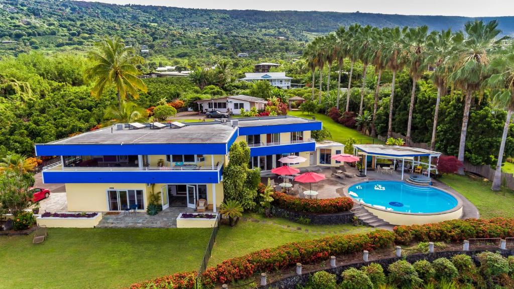 an aerial view of a house with a swimming pool at Luana Inn in Captain Cook