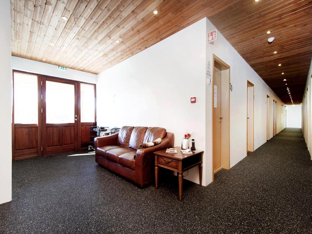 Posezení v ubytování KEF Guesthouse by Keflavík airport