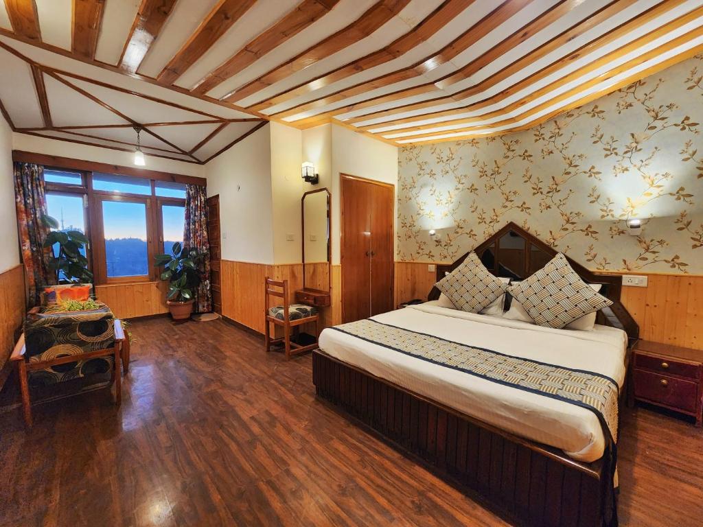Postel nebo postele na pokoji v ubytování Hotel Pineview Shimla