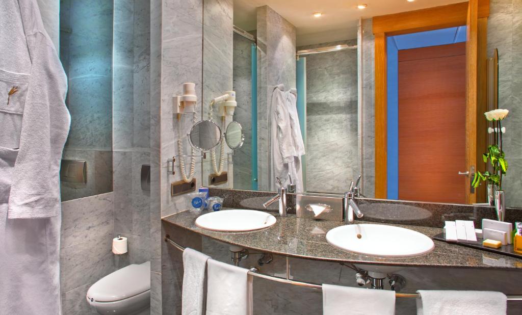 
Superior Double Room with City View
