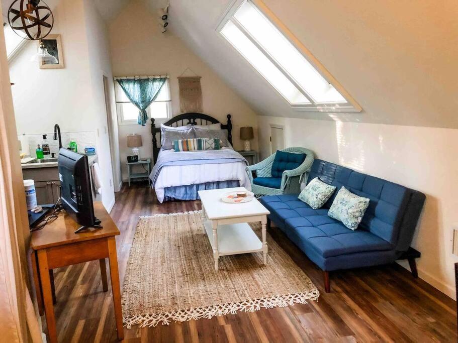 Χώρος καθιστικού στο Twain Harte retreat w/ lake access, ski/Yosemite