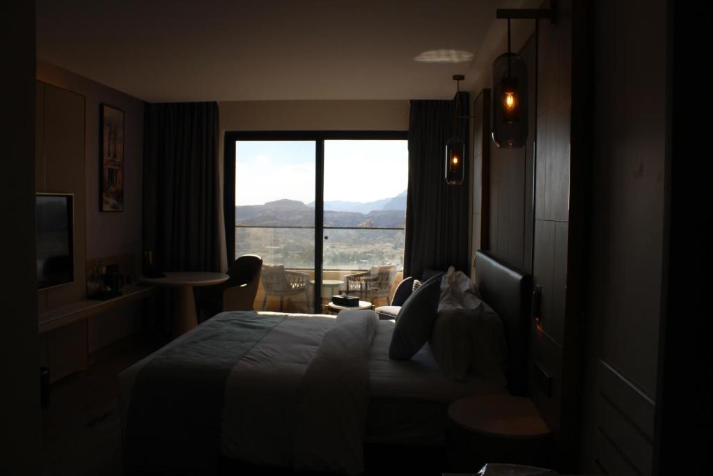 Postel nebo postele na pokoji v ubytování H Luxury Hotel