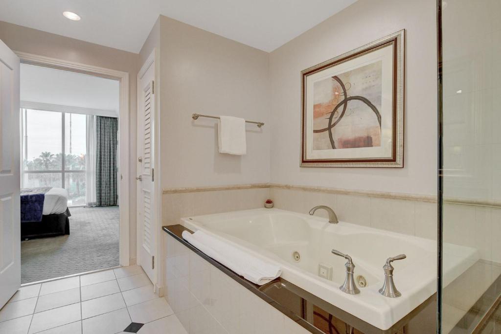 Koupelna v ubytování Serenity Suite at MGM Signature