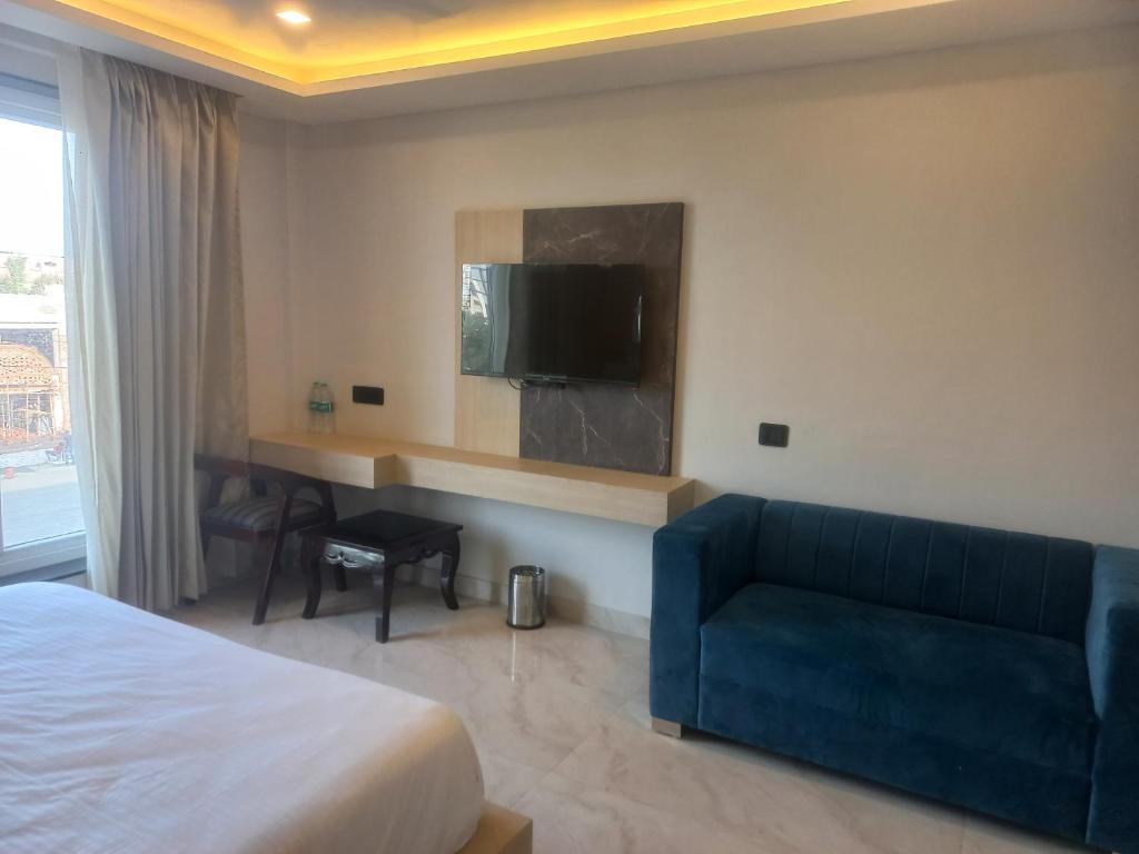 TV a/nebo společenská místnost v ubytování Hotel Holiday Grand