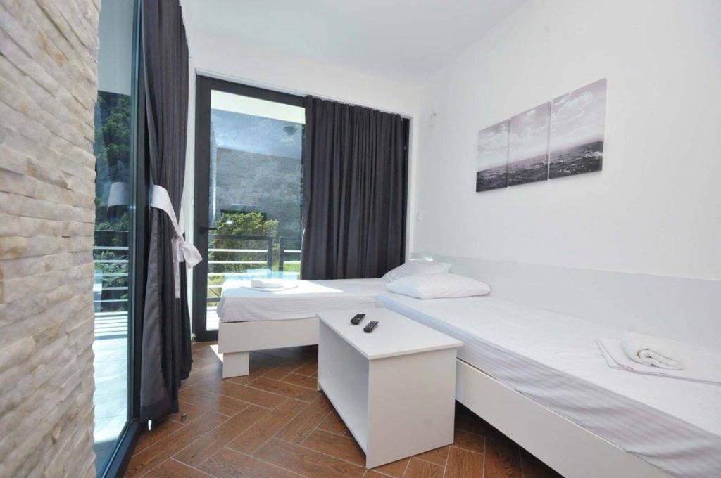 Postel nebo postele na pokoji v ubytování Apartments A Čanj