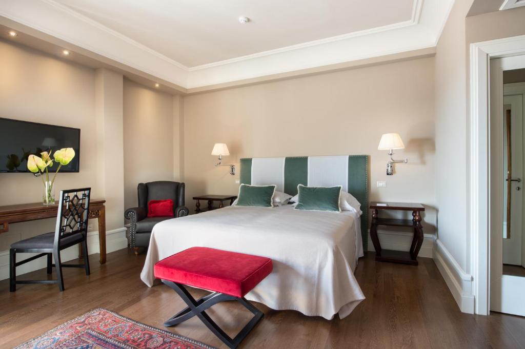 Postel nebo postele na pokoji v ubytování Hotel Francia E Quirinale