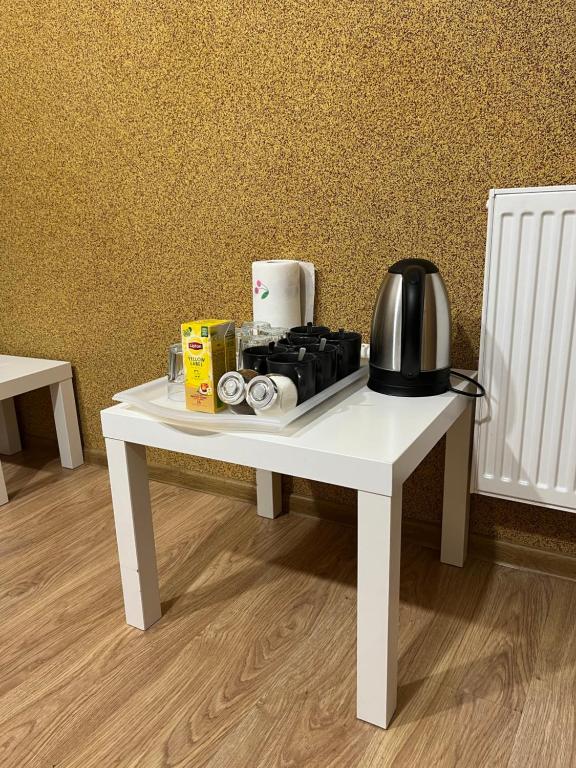 Príslušenstvo na prípravu kávy alebo čaju v ubytovaní Girls Hostel