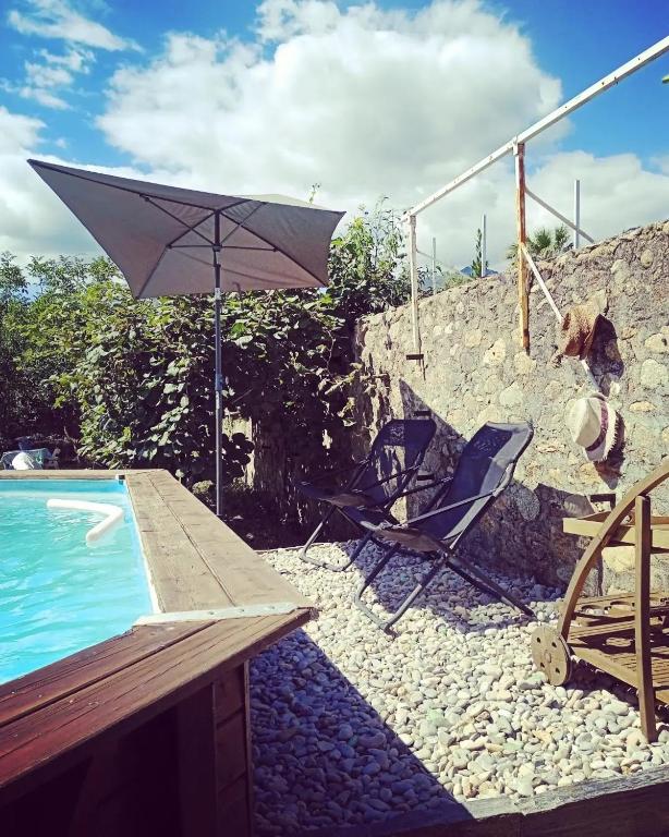 Photo de la galerie de l'établissement Maison coeur de village 220 m2 piscine clim, à Maureillas